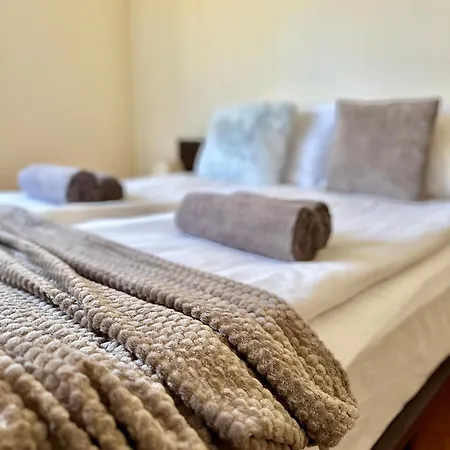 House Laudis Affittacamere 3*