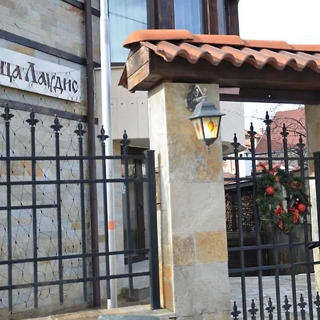 House Laudis בית הארחה בנסקו