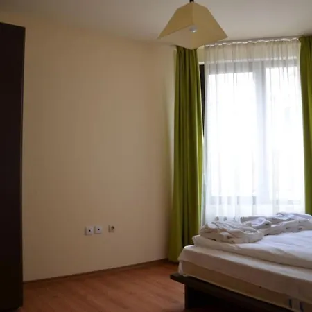 House Laudis בנסקו